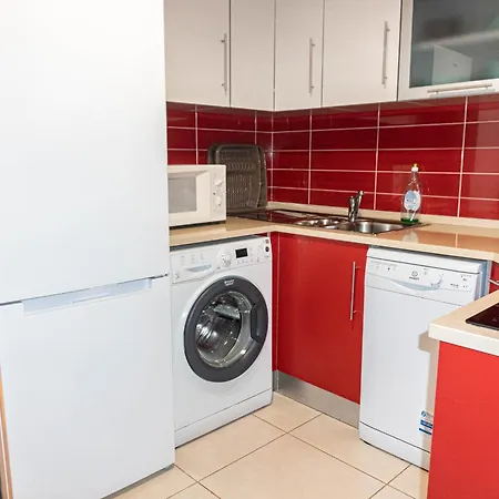 Daire Baleal: Balconies And Pool