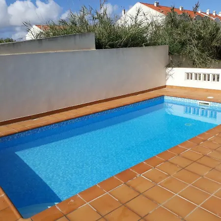 Baleal: Balconies And Pool Daire